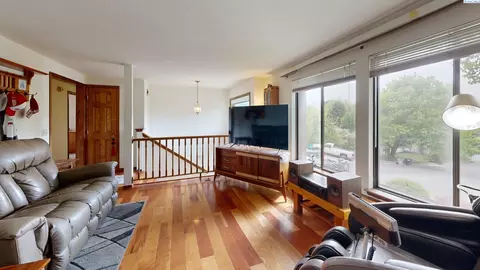 Living - 760 SE Greenhill Ct, Pullman, WA 99163 photo 3 of 3