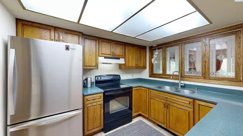 Kitchen - 760 SE Greenhill Ct, Pullman, WA 99163 photo 1 of 1