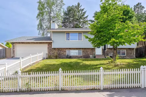 1201 W 15th Pl, Kennewick, WA 99337