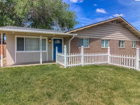 4002 W Walnut St, Yakima, WA 98908