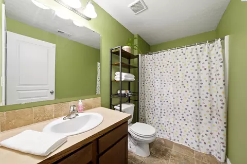 Bath - 6214 Robert Wayne Dr, Pasco, WA 99301 photo 1 of 2