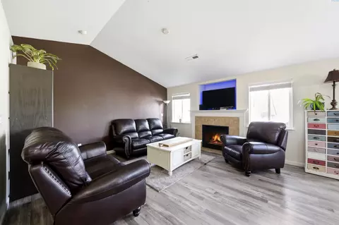Living - 6214 Robert Wayne Dr, Pasco, WA 99301 photo 1 of 2