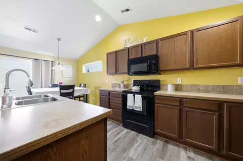 Kitchen - 6214 Robert Wayne Dr, Pasco, WA 99301 photo 1 of 2