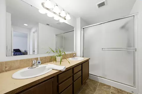 Bath - 6214 Robert Wayne Dr, Pasco, WA 99301 photo 2 of 2