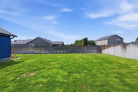 Exterior - 6214 Robert Wayne Dr, Pasco, WA 99301 photo 5 of 6