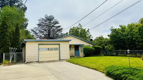 1221 Sunset Pl, Sunnyside, WA 98944