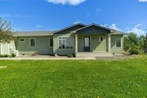 573 E Sunset Dr, Burbank, WA 99323