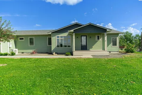 573 E Sunset Dr, Burbank, WA 99323