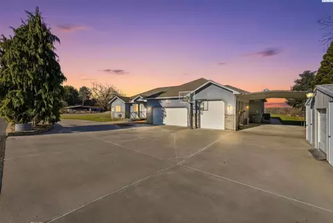 5016 W Yellowstone Ave, Kennewick, WA 99336