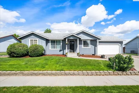 4911 Kalahari Dr, Pasco, WA 99301