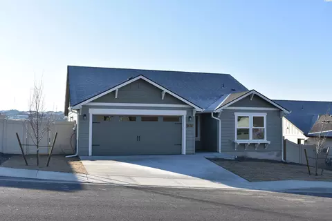 7257 W 26th Ave, Kennewick, WA 99338