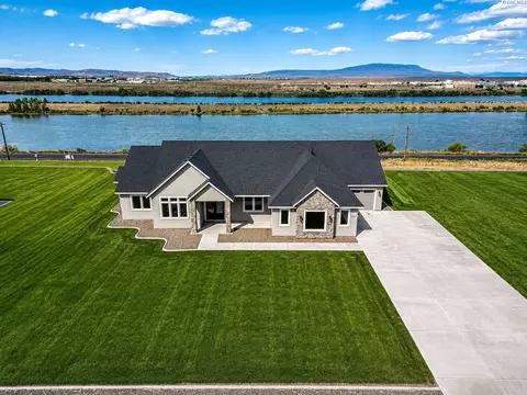 161 Riviera Dr, Pasco, WA 99301
