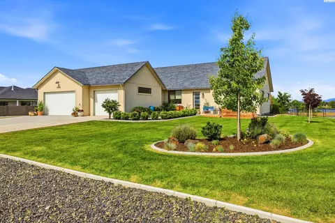7004 Ricky, Pasco, WA 99301