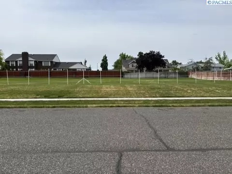 4614 Sahara Dr, Pasco, WA 99301