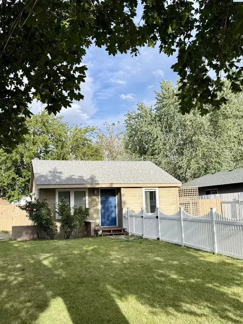 708 Sanford Ave, Richland, WA 99352