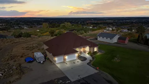 70516 E 680 Pr NE, Richland, WA 99352