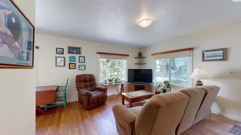 Living - 1045 NE Alfred Ln, Pullman, WA 99163 photo 1 of 1