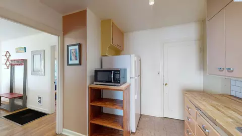Kitchen - 1045 NE Alfred Ln, Pullman, WA 99163 photo 3 of 5