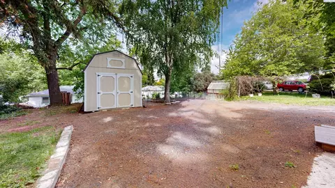 Exterior - 1045 NE Alfred Ln, Pullman, WA 99163 photo 3 of 4