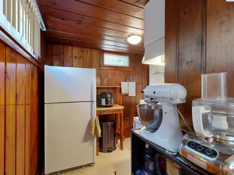 Kitchen - 1045 NE Alfred Ln, Pullman, WA 99163 photo 4 of 5