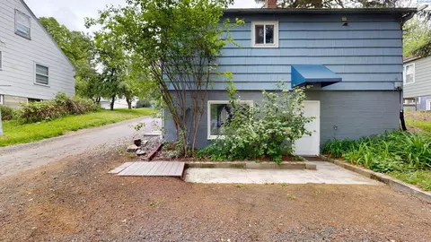 Exterior - 1045 NE Alfred Ln, Pullman, WA 99163 photo 2 of 4