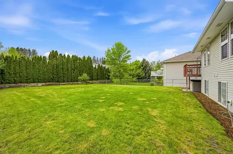 Exterior - 445 Thomas St, Pullman, WA 99163 photo 5 of 9