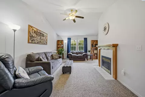 Living - 445 Thomas St, Pullman, WA 99163 photo 1 of 4