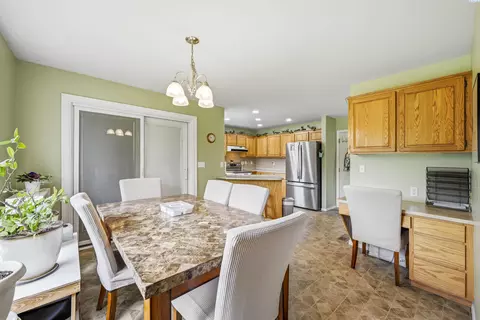 Dining - 445 Thomas St, Pullman, WA 99163 photo 1 of 2