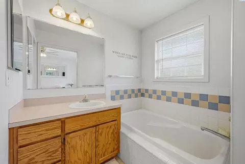 Bath - 445 Thomas St, Pullman, WA 99163 photo 1 of 4
