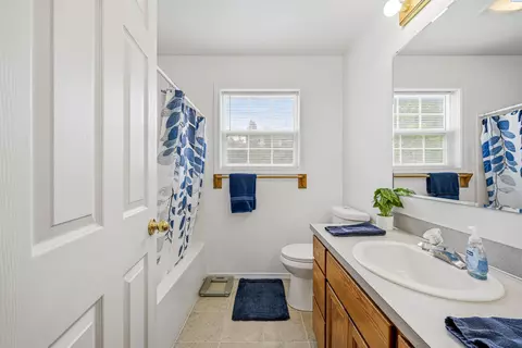Bath - 445 Thomas St, Pullman, WA 99163 photo 3 of 4