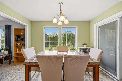 Dining - 445 Thomas St, Pullman, WA 99163 photo 2 of 2