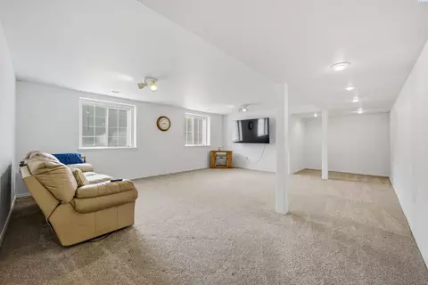 Living - 445 Thomas St, Pullman, WA 99163 photo 3 of 4