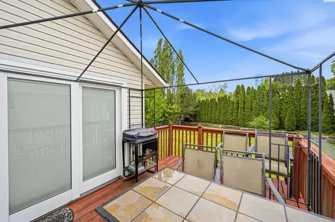 Exterior - 445 Thomas St, Pullman, WA 99163 photo 3 of 9