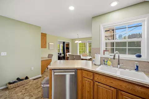 Kitchen - 445 Thomas St, Pullman, WA 99163 photo 3 of 3