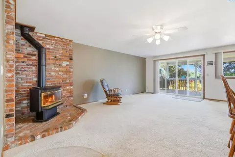 Living - 5620 W Livingston Rd, Pasco, WA 99301 photo 5 of 6