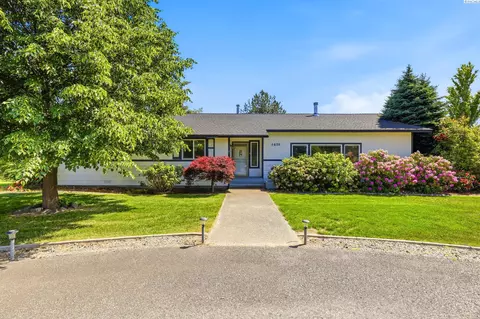 Exterior - 5620 W Livingston Rd, Pasco, WA 99301 photo 5 of 5