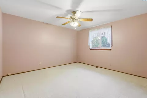 Bedroom - 5620 W Livingston Rd, Pasco, WA 99301 photo 1 of 5
