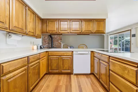 Kitchen - 5620 W Livingston Rd, Pasco, WA 99301 photo 3 of 5