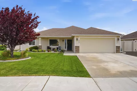 8205 Coldwater Dr, Pasco, WA 99301