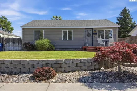 922 Snow Ave, Richland, WA 99352