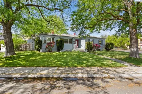 1947 Harris Ave, Richland, WA 99354