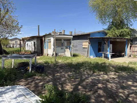 205 S Oak Ave, Warden, WA 98857