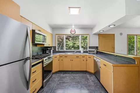 Kitchen - 1515 NE Upper Dr, Pullman, WA 99163 photo 1 of 2