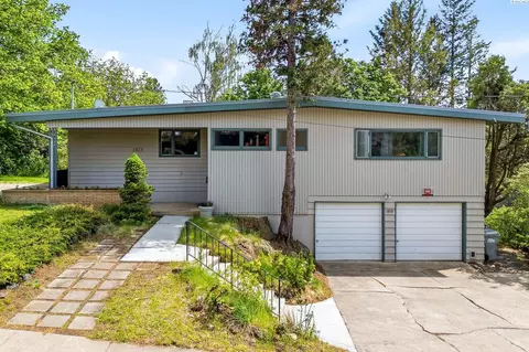 1515 NE Upper Dr, Pullman, WA 99163