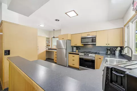 Kitchen - 1515 NE Upper Dr, Pullman, WA 99163 photo 2 of 2