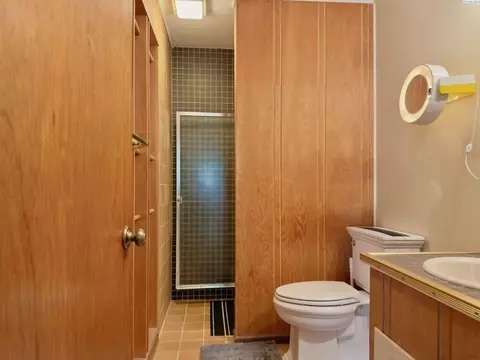 Bath - 1305 NW Haven Cir, Pullman, WA 99163 photo 1 of 3
