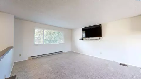 Living - 365 NW Thomas St, Pullman, WA 99163 photo 1 of 2