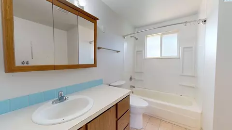 Bath - 365 NW Thomas St, Pullman, WA 99163 photo 1 of 2