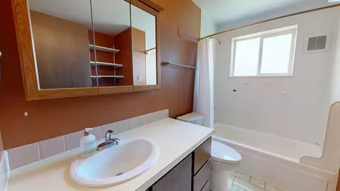 Bath - 365 NW Thomas St, Pullman, WA 99163 photo 2 of 2