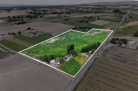 1300 Dekker Rd, Outlook, WA 98938
